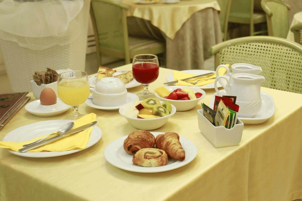 Hotel Katy Viareggio Kültér fotó